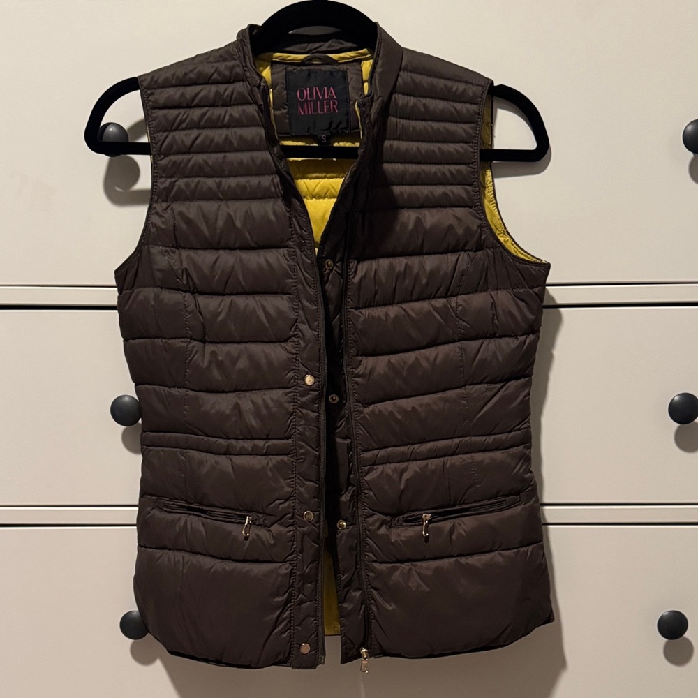 ❤️3 for $30!! Bundle and Save❤️
Olivia Miller]  Brown Quilted Vest